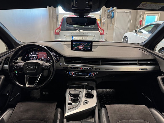 Audi Q7 7 of 23