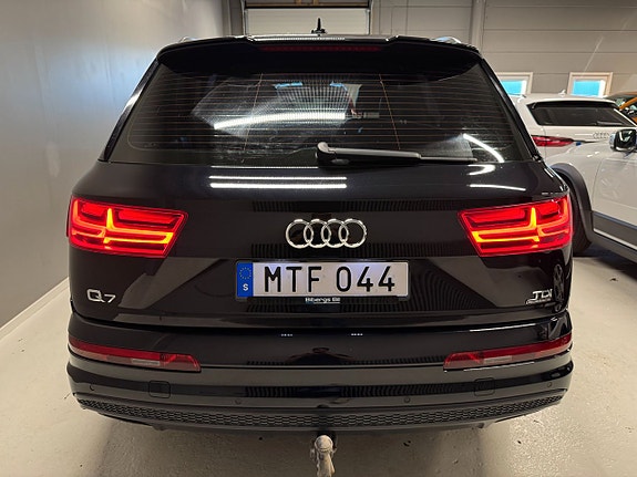 Audi Q7 3 of 5