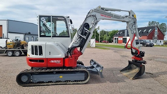 Takeuchi TB 257 FR 8 of 14