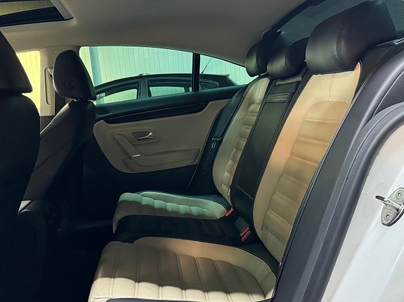 Volkswagen Passat CC 17 of 17