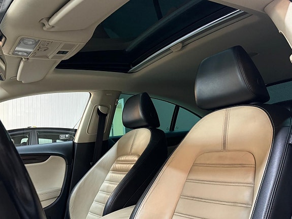 Volkswagen Passat CC 9 of 17