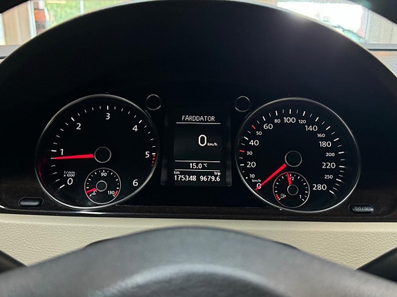Volkswagen Passat CC 10 of 17