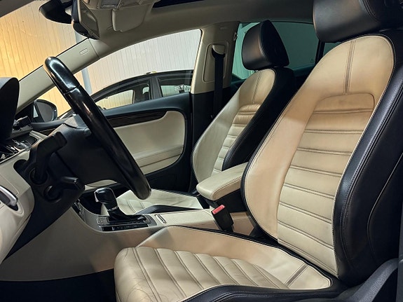 Volkswagen Passat CC 16 of 17