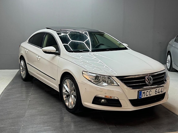 Volkswagen Passat CC 2 of 5