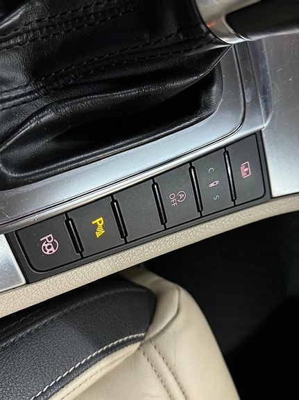 Volkswagen Passat CC 15 of 17