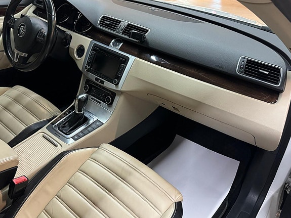 Volkswagen Passat CC 8 of 17