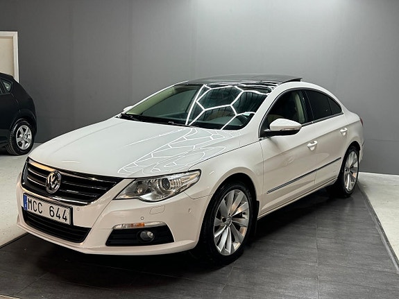 Volkswagen Passat CC 3 of 5