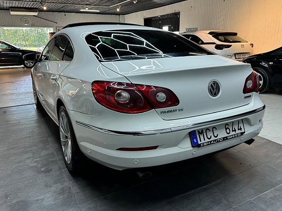 Volkswagen Passat CC 4 of 5