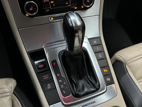 Volkswagen Passat CC 14 of 17