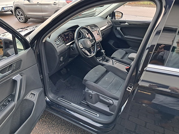 Volkswagen Tiguan 2 of 5