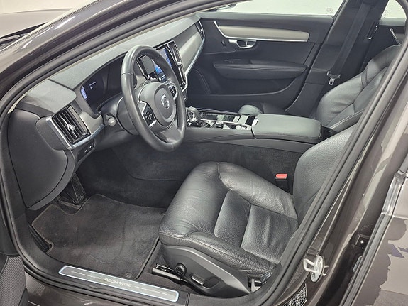 Volvo V90 2 of 10
