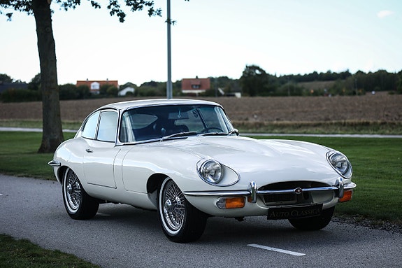 Jaguar E-TYPE 3 of 5