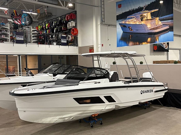 Quarken 27 T-TOP Mässbåt KAMPANJ Yamaha F300 WHITE 2025