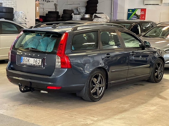 Volvo V50 4 of 5