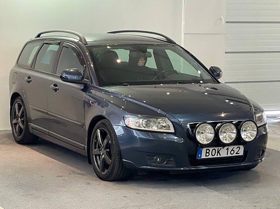 Volvo V50 3 of 5