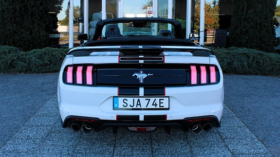Ford Mustang 8 of 14