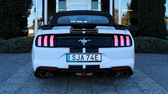 Ford Mustang 7 of 14