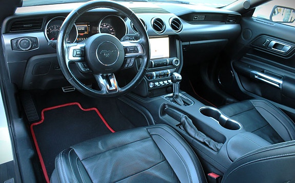 Ford Mustang 10 of 14