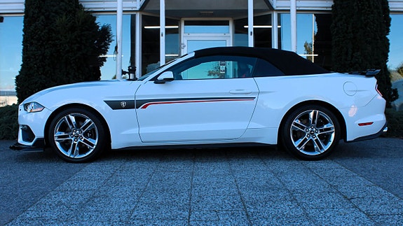 Ford Mustang 3 of 14