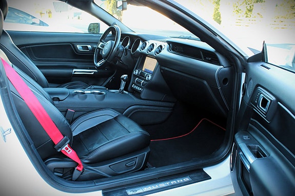 Ford Mustang 12 of 14