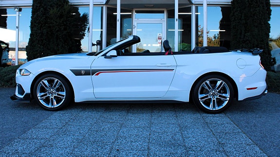Ford Mustang 4 of 14