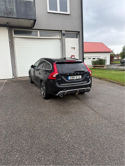 Volvo V60 2 of 5