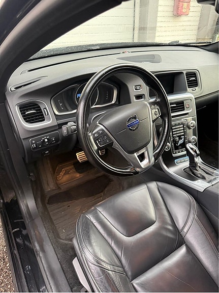 Volvo V60 4 of 5