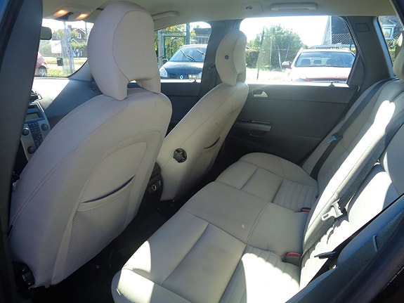 Volvo V50 12 of 16