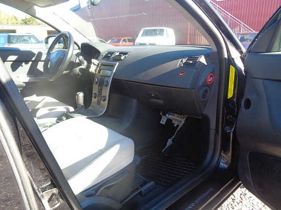 Volvo V50 8 of 16