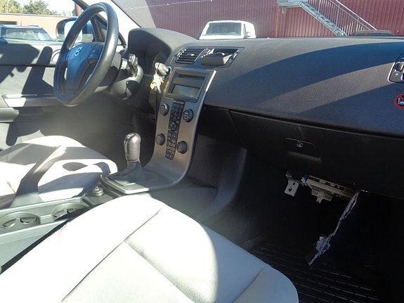 Volvo V50 9 of 16