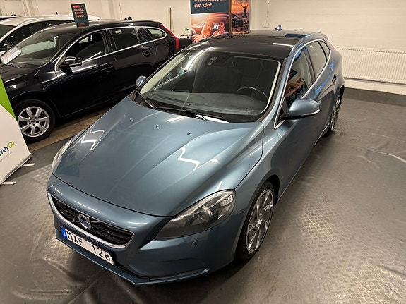 Volvo V40 4 of 27