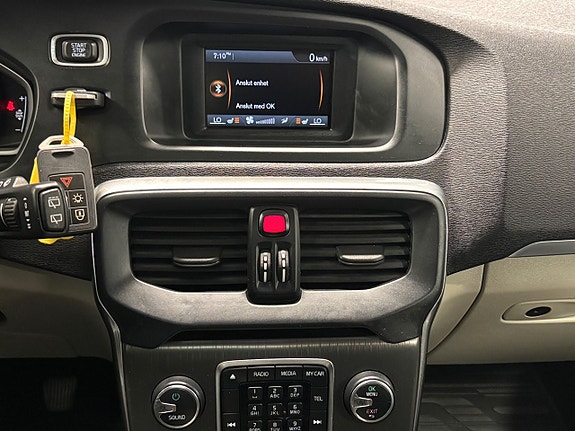 Volvo V40 21 of 27