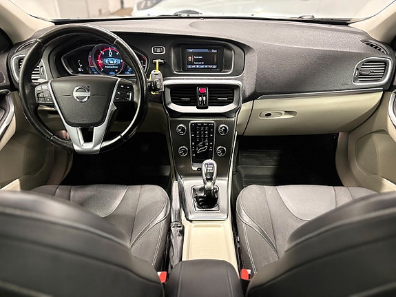 Volvo V40 12 of 27