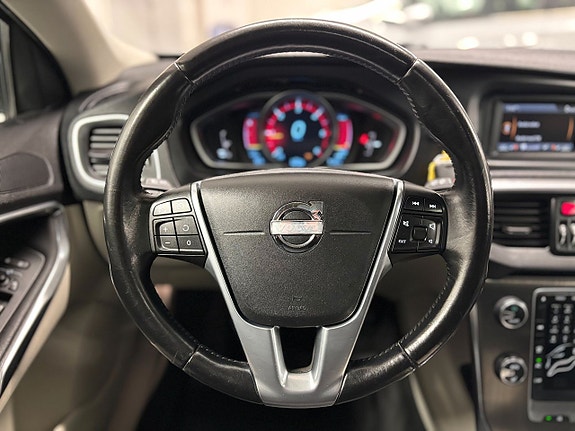 Volvo V40 19 of 27