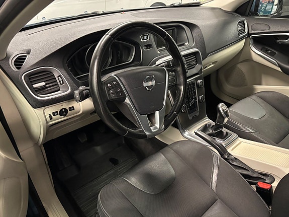 Volvo V40 11 of 27