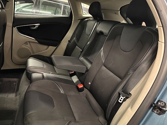 Volvo V40 18 of 27