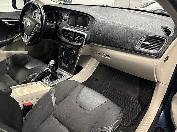 Volvo V40 13 of 27