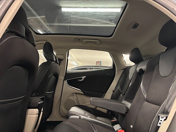 Volvo V40 16 of 27
