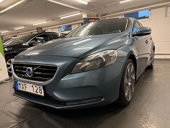 Volvo V40 3 of 27
