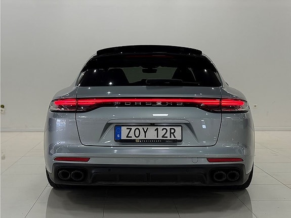 Porsche Panamera 4 4 of 5