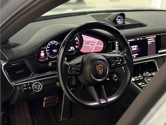Porsche Panamera 4 9 of 26
