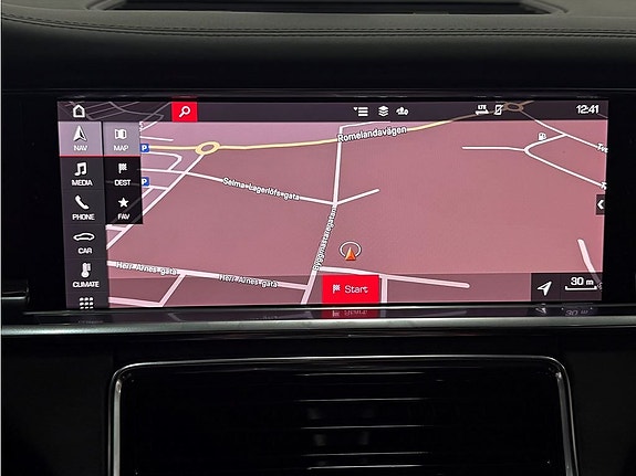 Porsche Panamera 4 17 of 26