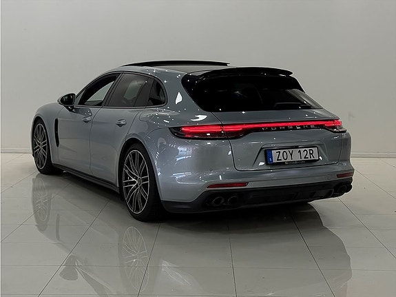 Porsche Panamera 4 3 of 5