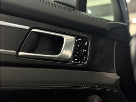 Porsche Panamera 4 21 of 26
