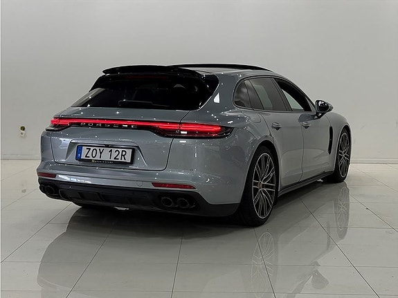 Porsche Panamera 4 5 of 5