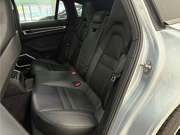 Porsche Panamera 4 13 of 26