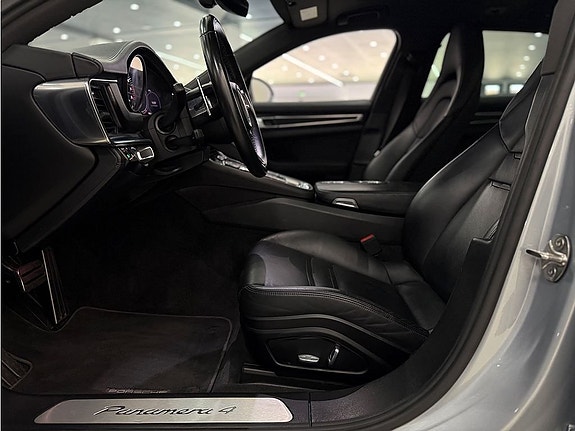 Porsche Panamera 4 8 of 26