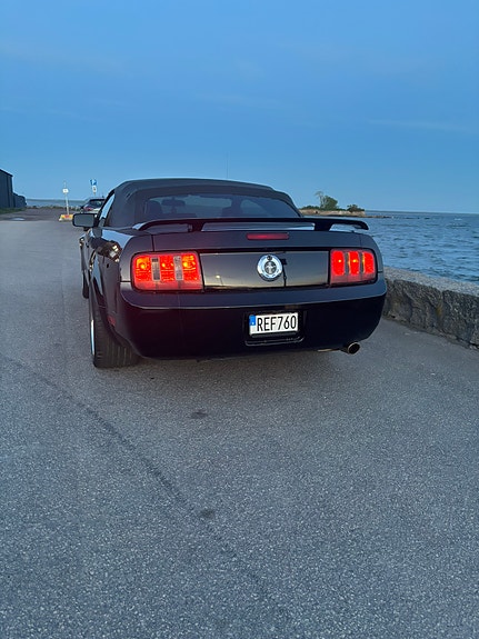 Ford Mustang 5 of 6
