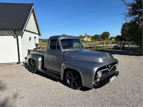 Ford F-100 2 of 5