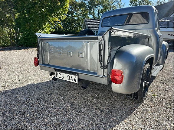 Ford F-100 3 of 5